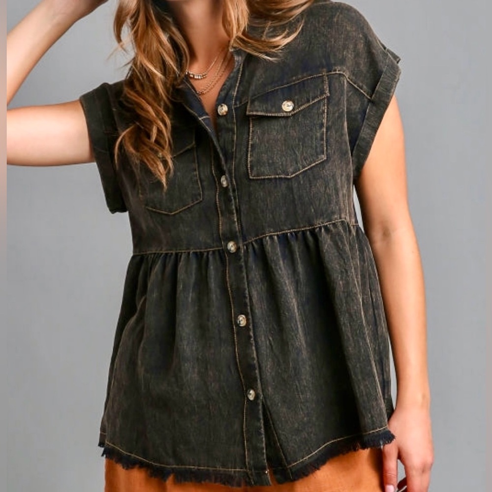 Umgee Snow Washed Medium Top with frayed hem